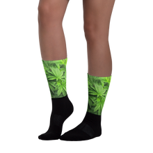 Load image into Gallery viewer, Righteous Bud&#39;s Leafy Green Socks